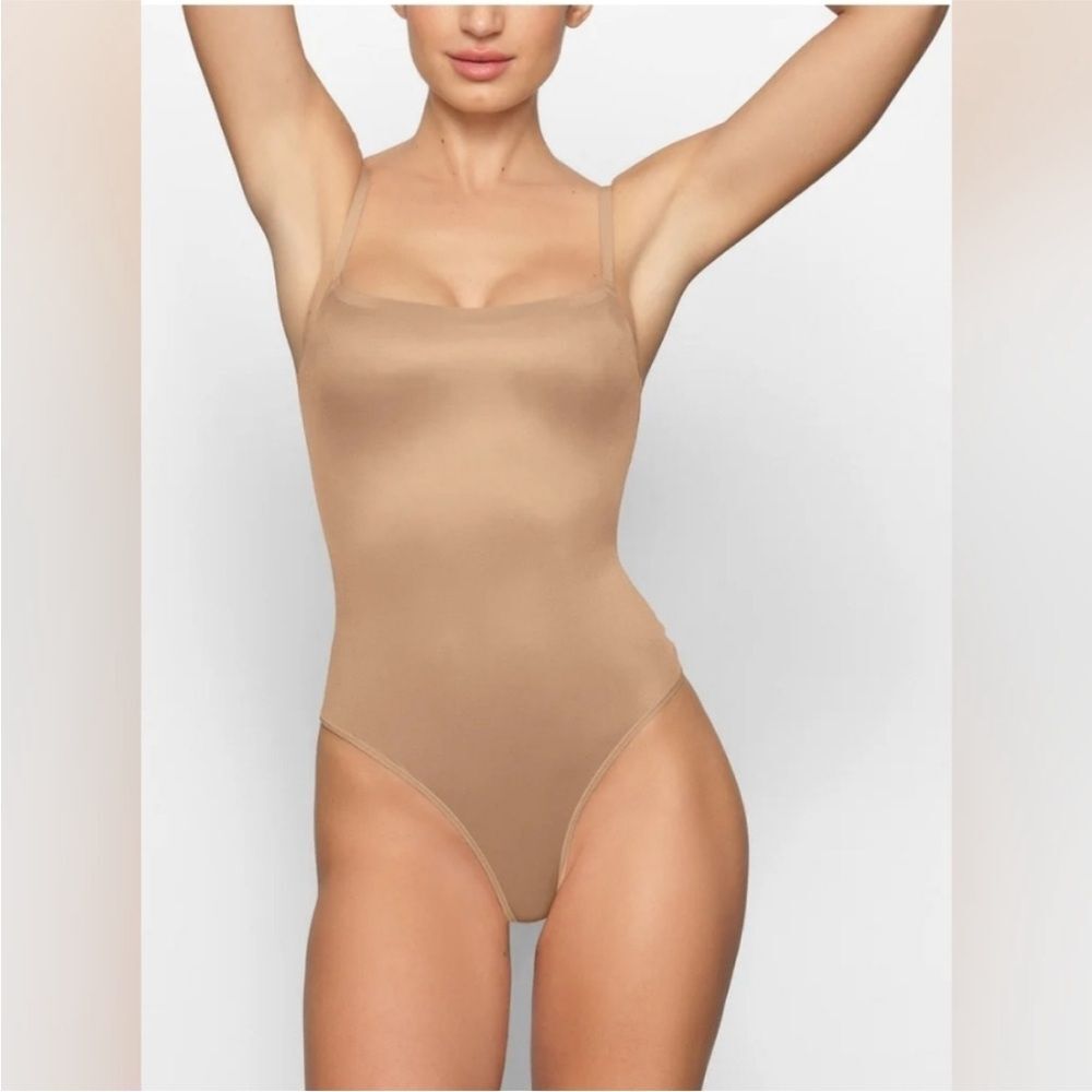 SKIMS Barely There Shapewear Bodysuit Top in Clay Tan XS NWT